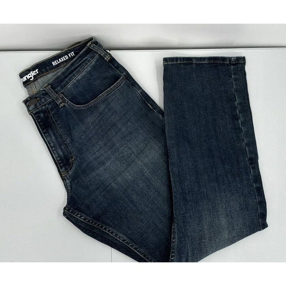WRANGLER RELAXED FIT STRAIGHT LEG JEANS Men's Size 34‎ X 31